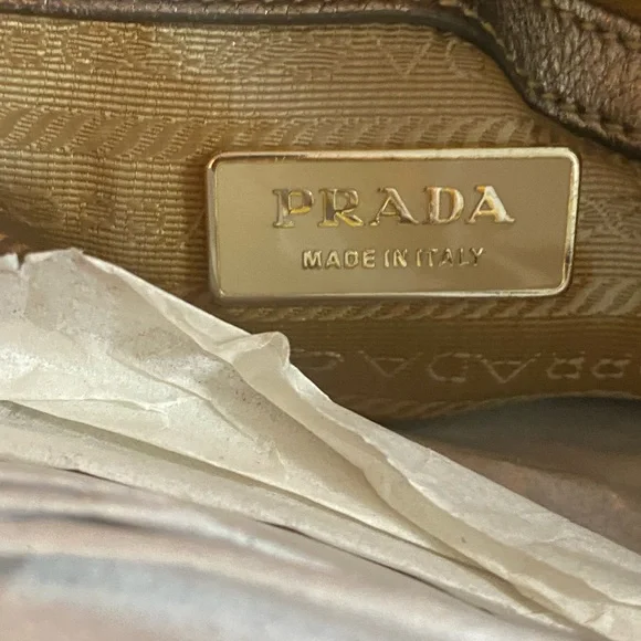 ❤️PRADA SILVER PURSE❤️ - Picture 13 of 16